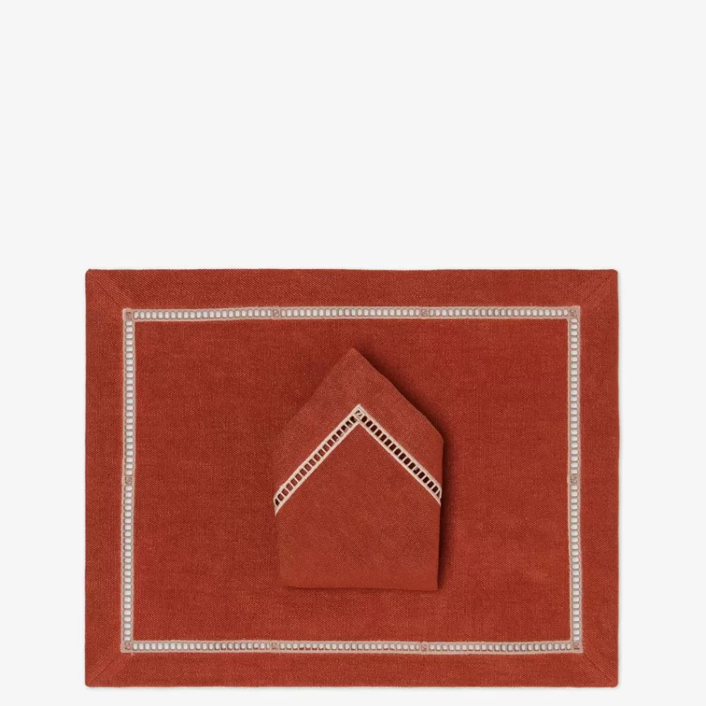 Fendi Tafelgeschirr<Kleine Tischdecke Und Serviette Aus Besticktem Leinen In Weis Und Ziegelrot