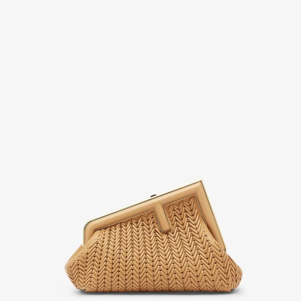 Fendi Clutches & Pochetten<Tasche Aus Geflochtenem Leder In Hellbraun