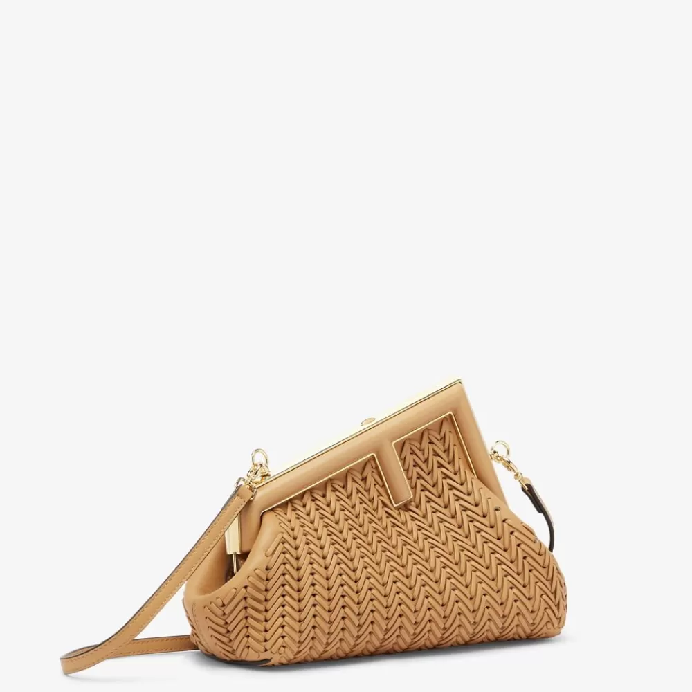 Fendi Clutches & Pochetten<Tasche Aus Geflochtenem Leder In Hellbraun